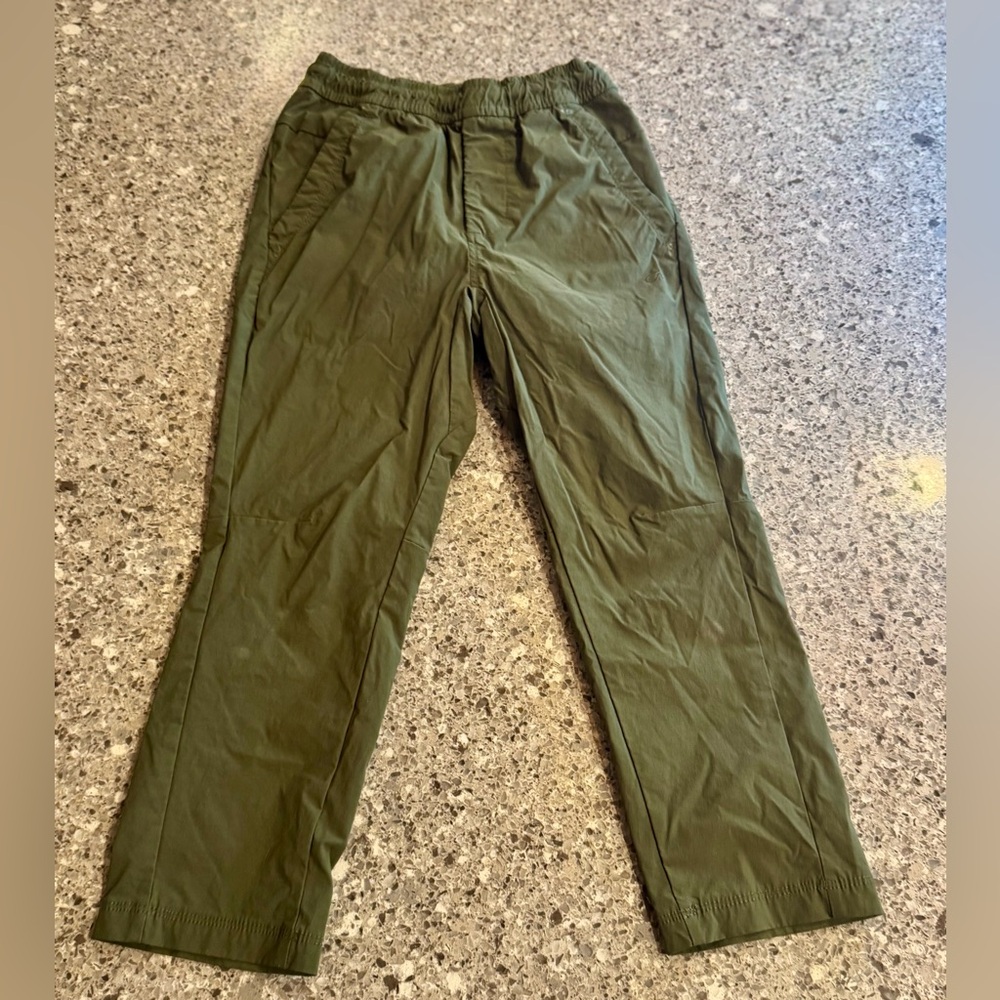 GAP Kid’s l Boy’s Olive Joggers l Size: S - Picture 2 of 6